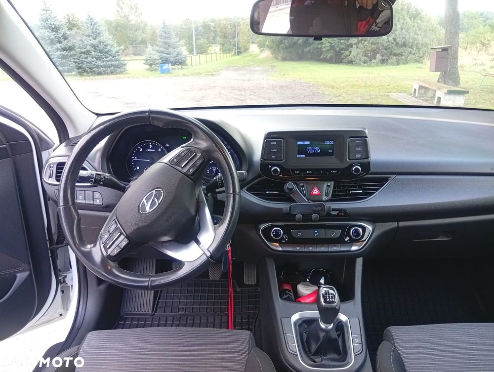 Hyundai i30 1.6 D Classic + - 7