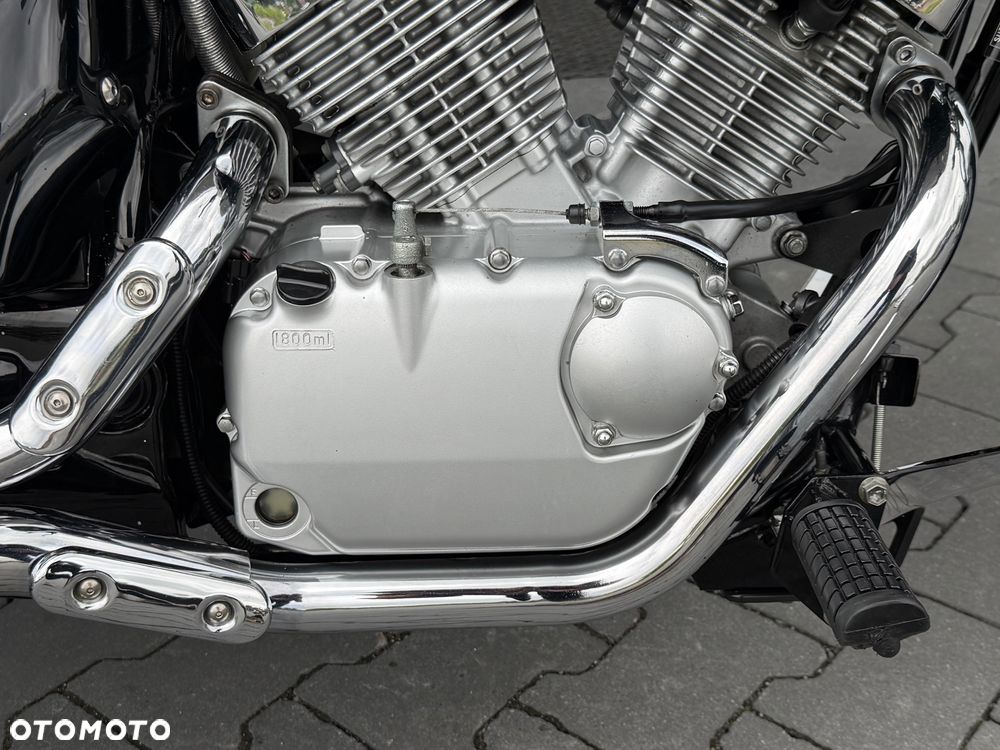 Suzuki Intruder - 16