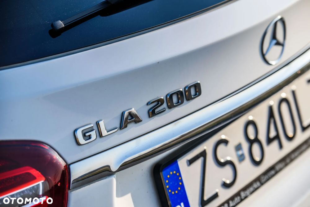 Mercedes-Benz GLA 200 7G-DCT - 26