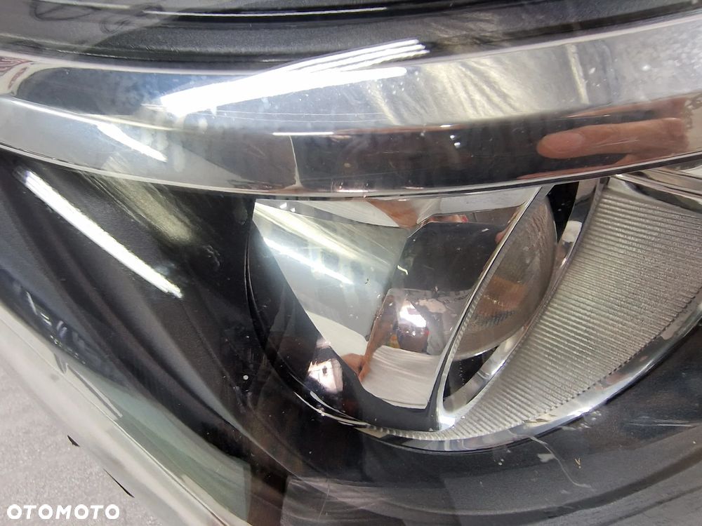 TOYOTA YARIS III 3 LIFT 14- PRAWA LAMPA PRZEDNIA PRZÓD SOCZEWKA , NR AUKCJI LA686 - 10