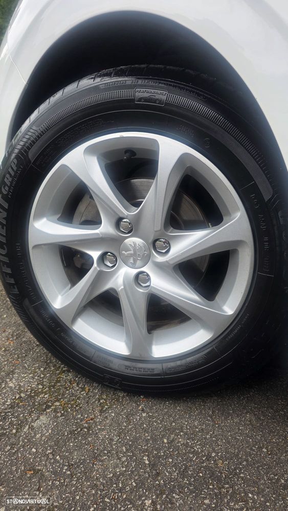 Peugeot 208 1.2 VTi SE Style - 6