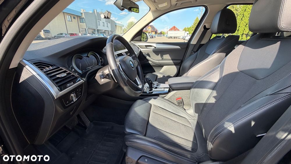 BMW X3 xDrive20d Advantage - 10