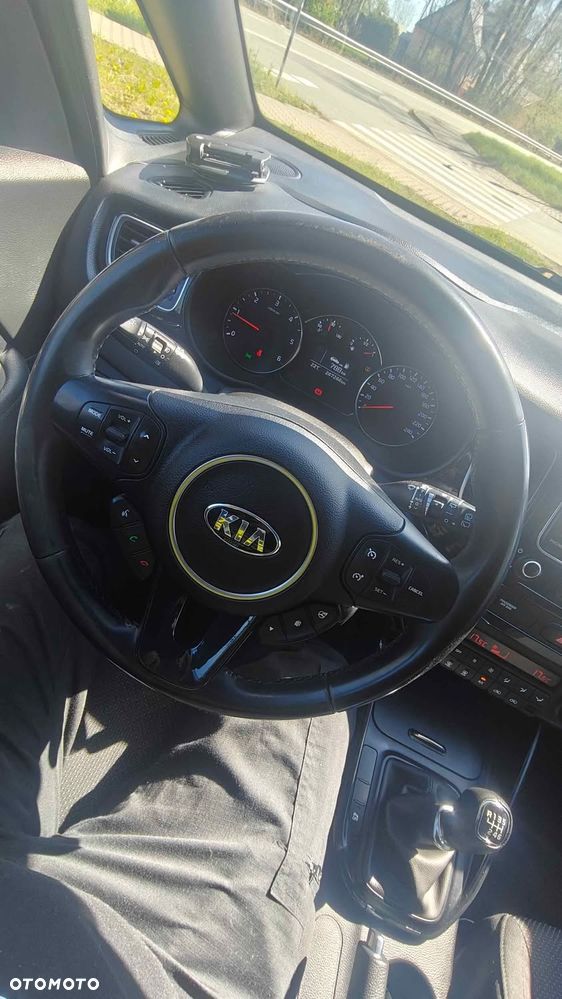 Kia Carens 1.7 CRDi L - 4