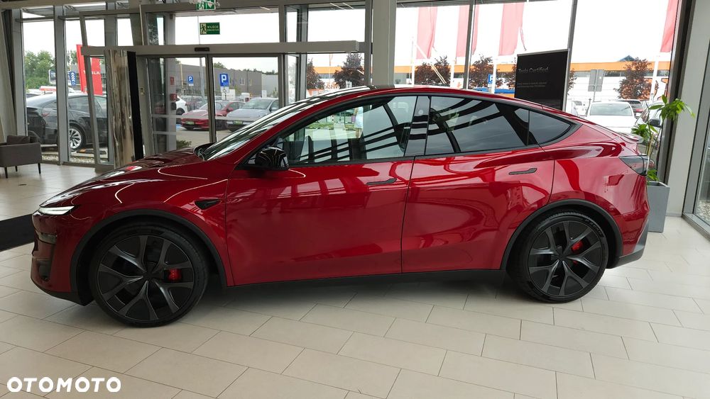 Tesla Model Y - 4