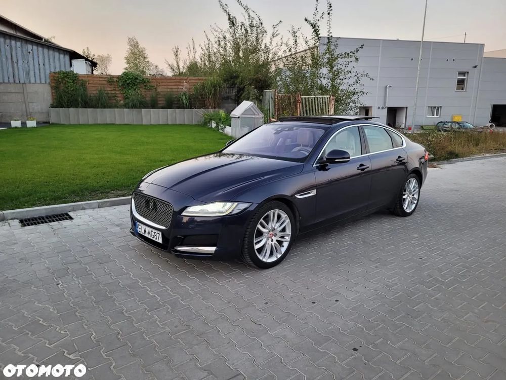 Jaguar XF 20d Prestige - 9