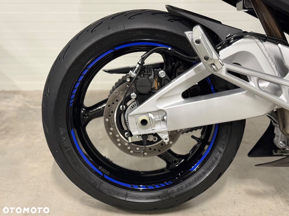 Suzuki GSR - 15