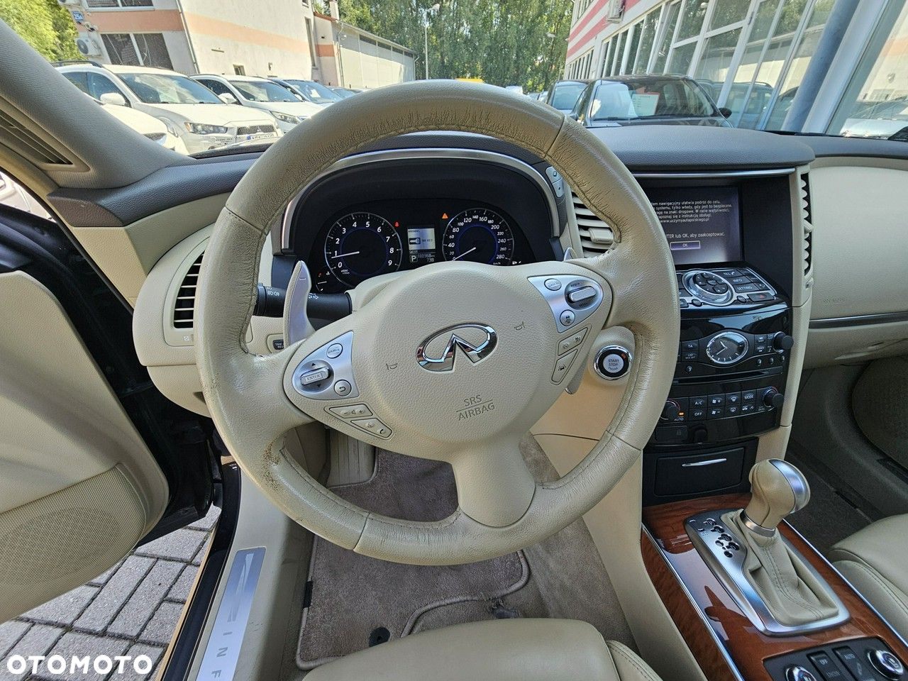Infiniti QX70 - 25
