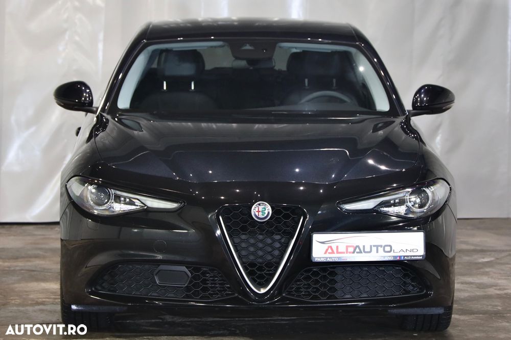 Alfa Romeo Giulia 2.2 - 35