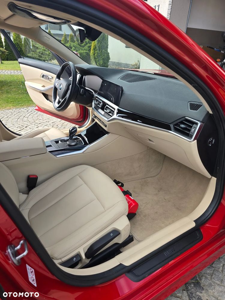 BMW Seria 3 318d mHEV - 15
