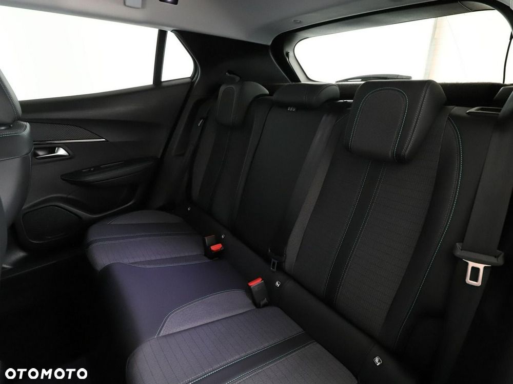 Peugeot 2008 PureTech 130 EAT8 Allure - 19