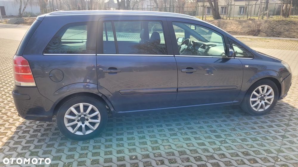 Opel Zafira 1.9 CDTI Cosmo - 24