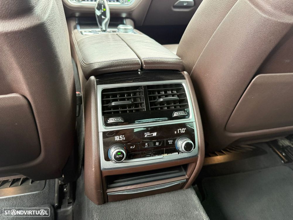 BMW 740 d xDrive Pack M Auto - 26
