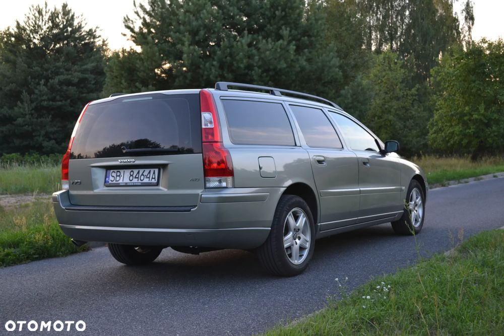 Volvo V70 2.4D5 Momentum - 4