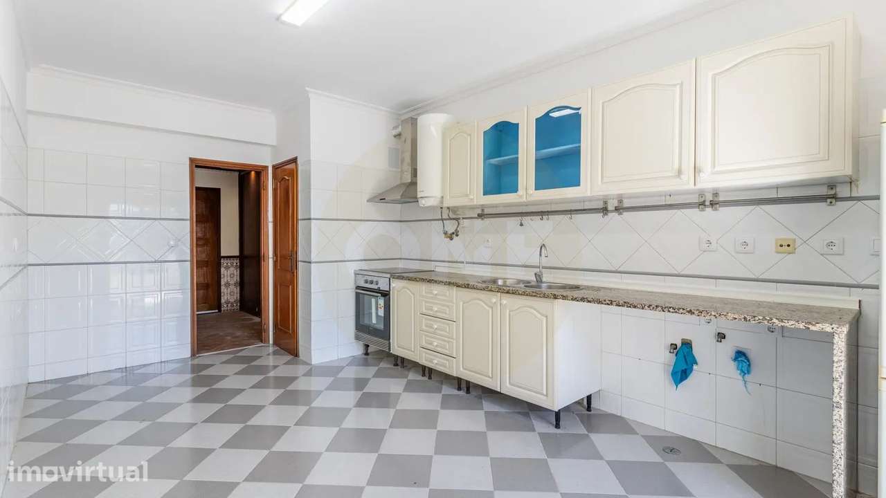 Apartamento T2 | Varanda e Arrecadação | Tapada das Mercês - Grande imagem: 5/24