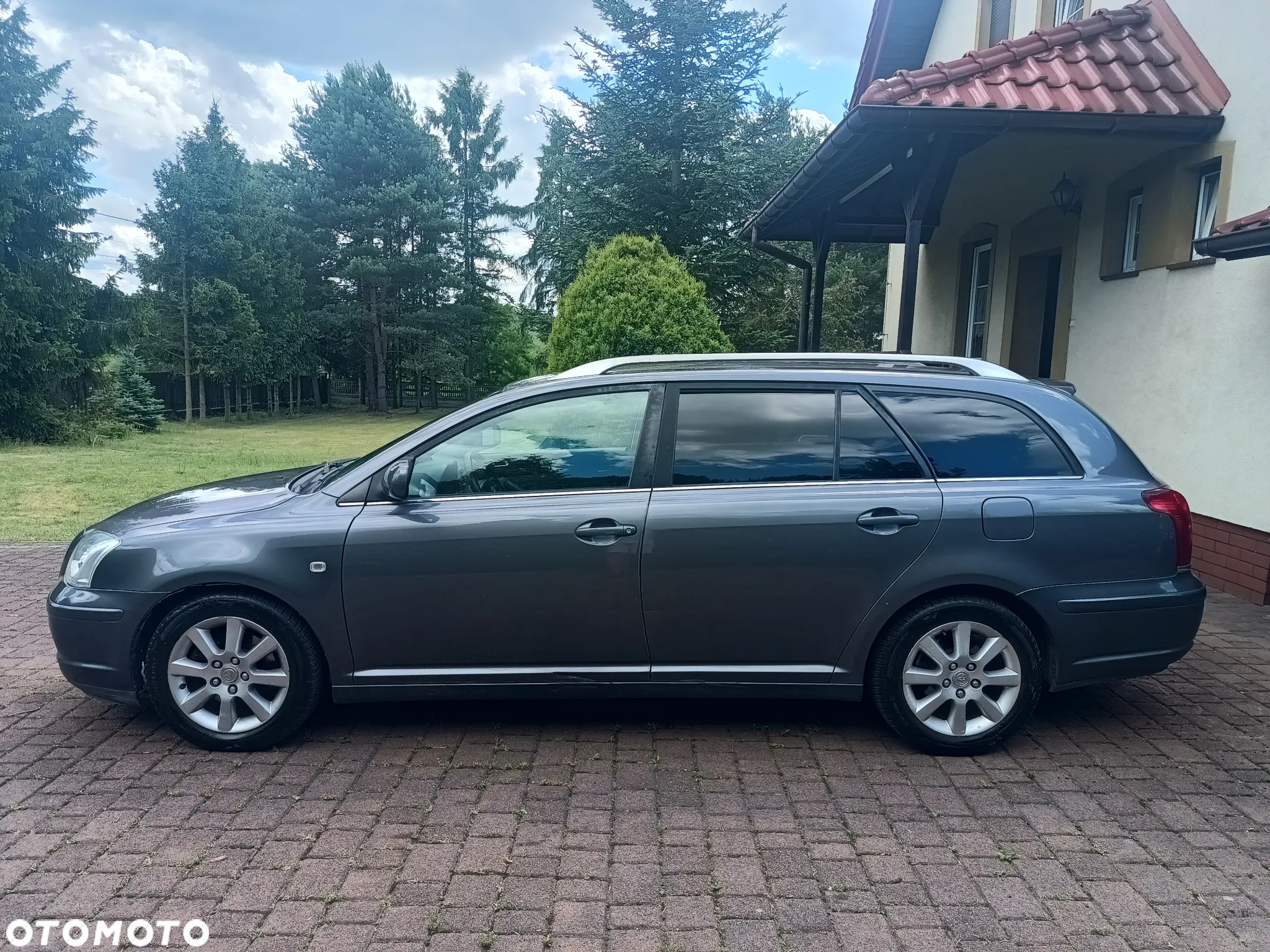 Toyota Avensis - 11