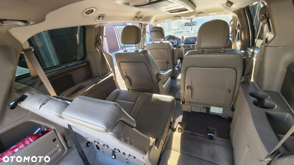 Volkswagen Routan - 6