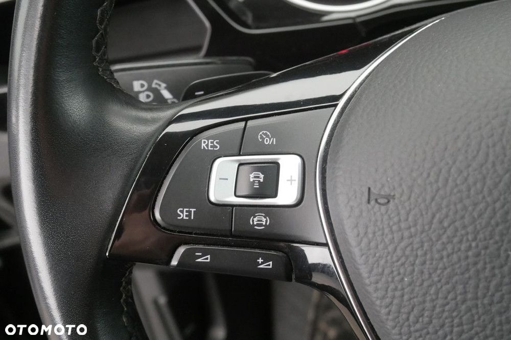 Volkswagen Touran - 22