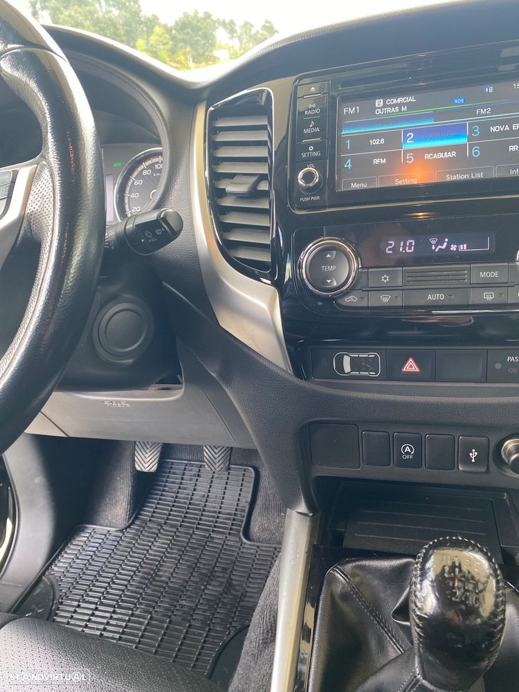 Mitsubishi L200 2.4 DI-D CD Instyle Sportb.Strakar 4WD - 13