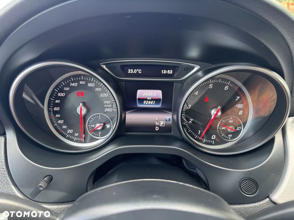 Mercedes-Benz CLA 220 4-Matic AMG Line - 24