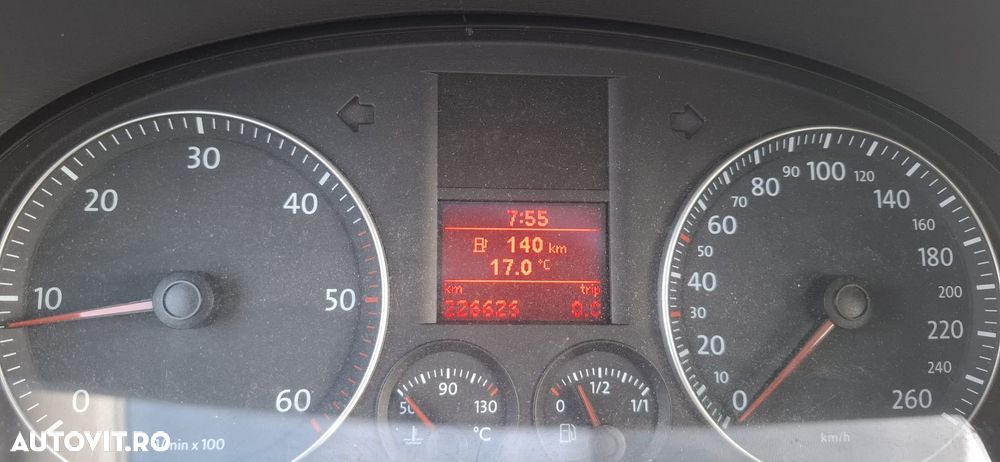 Volkswagen Touran - 10