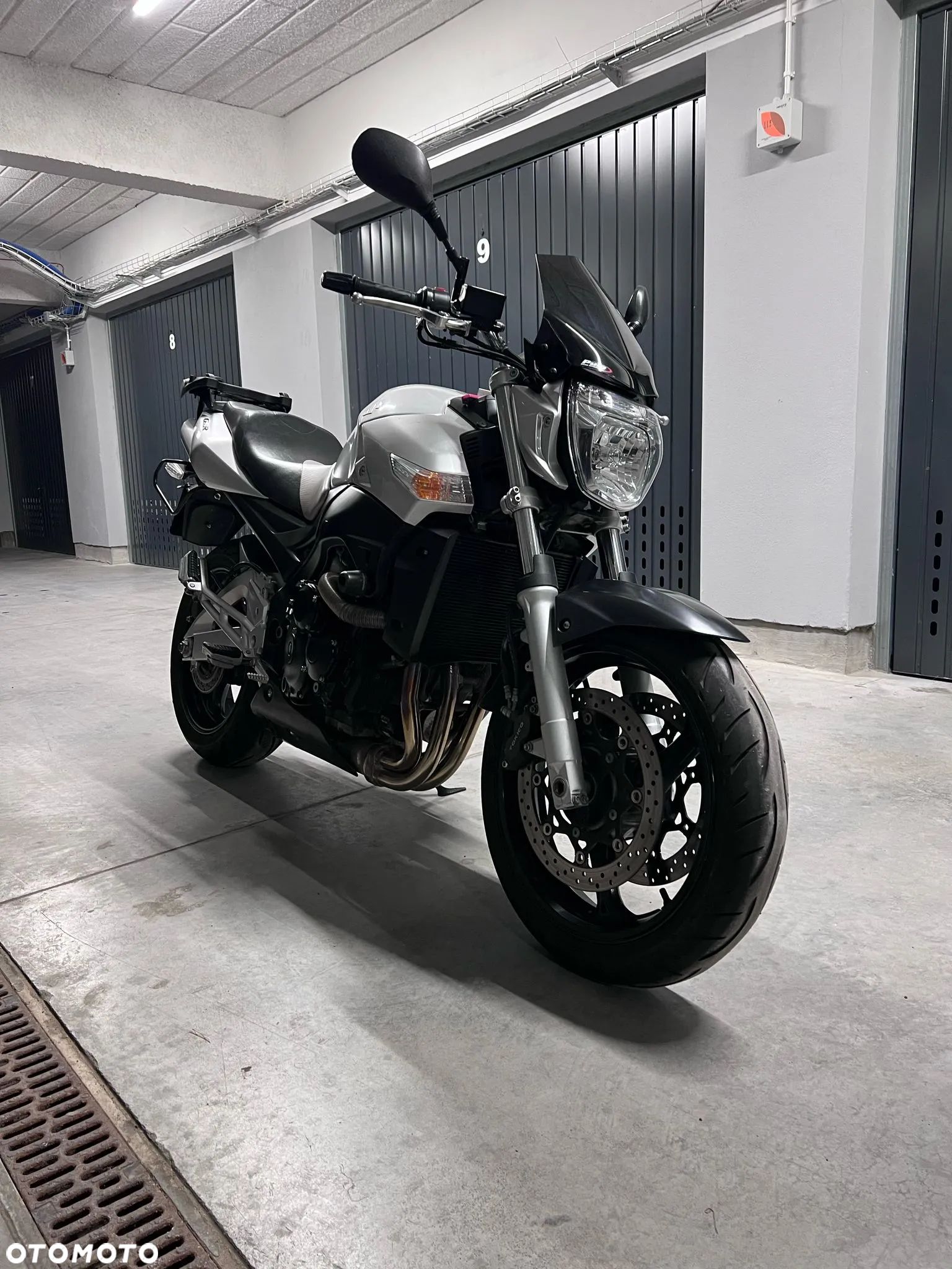 Suzuki GSR - 1