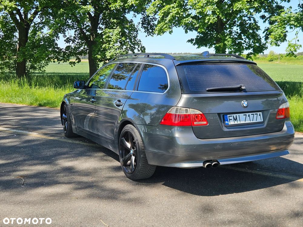 BMW Seria 5 523i - 5