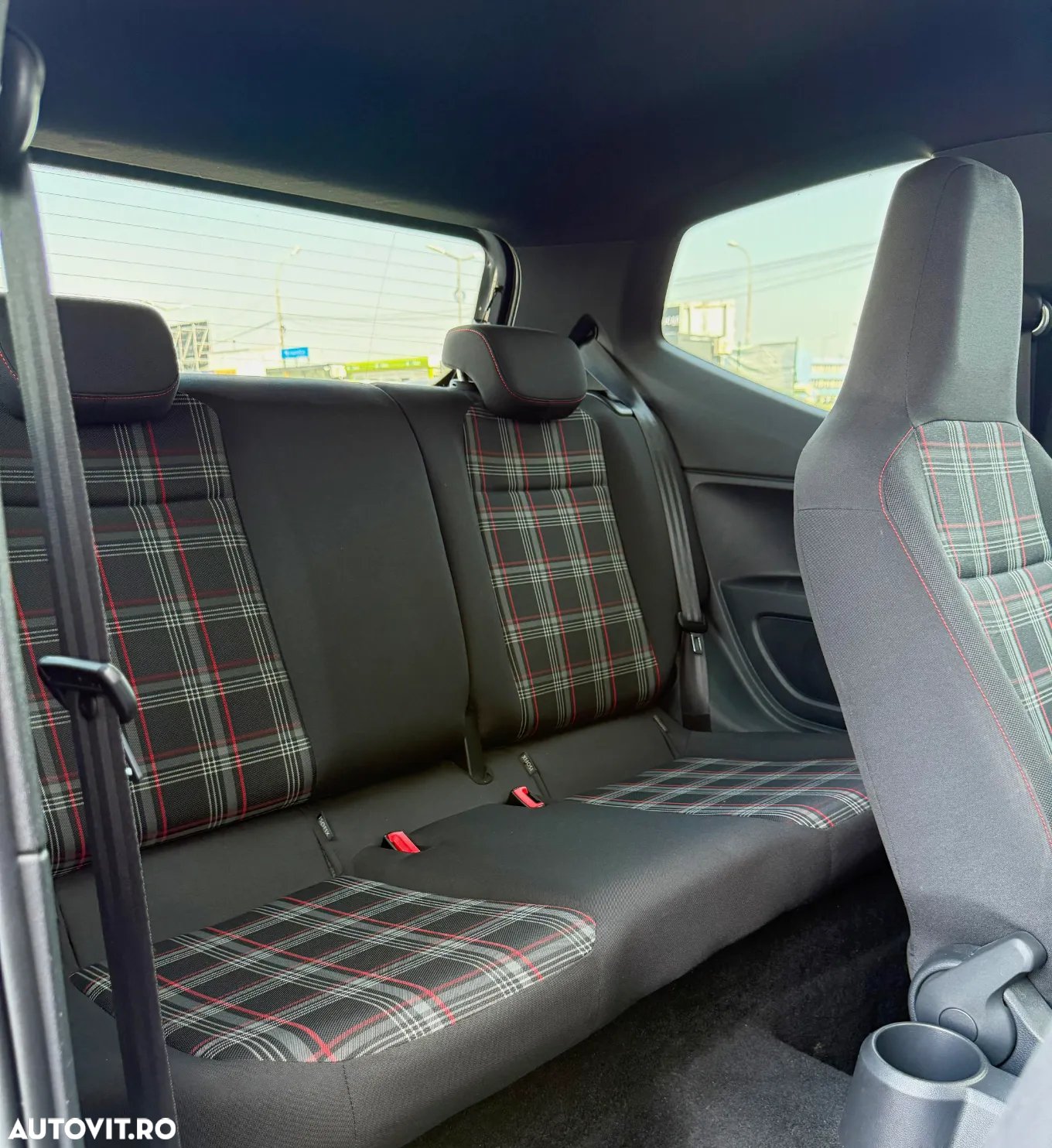 Volkswagen up! GTI - 15