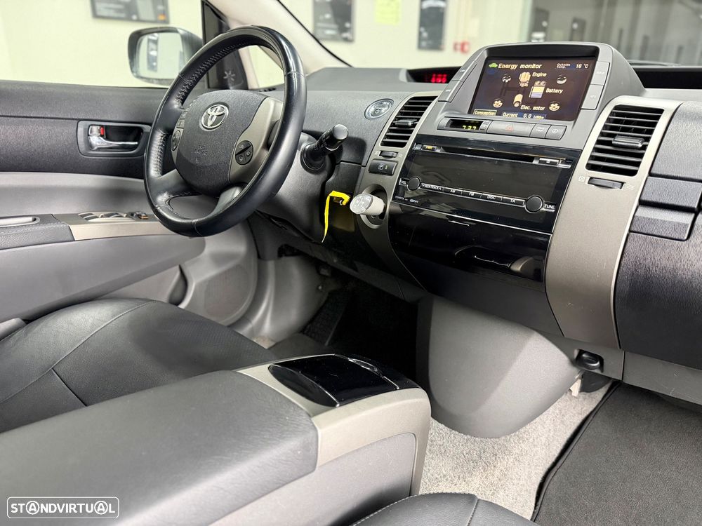 Toyota Prius 1.5 VVT-i HSD Sol - 23