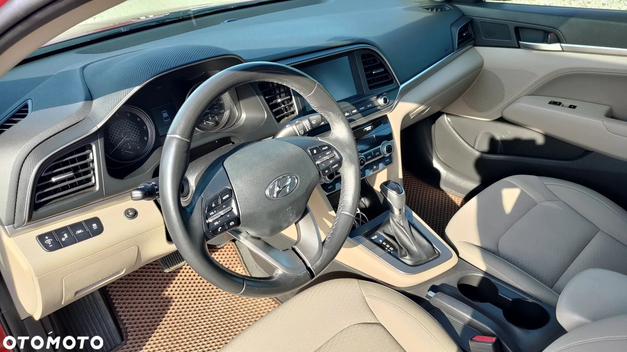 Hyundai Elantra - 11