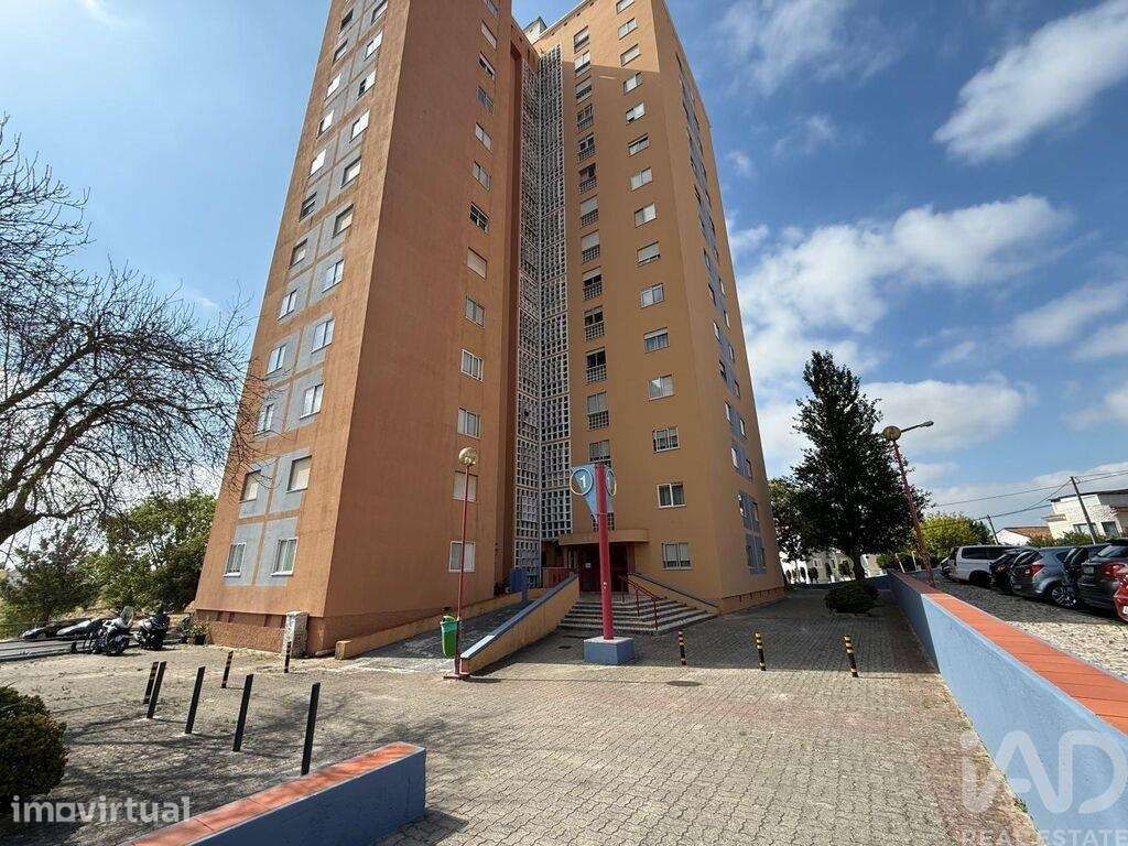 Apartamento T1 em Santo António dos Cavaleiros e Frielas de 47 m2 - Grande imagem: 2/22
