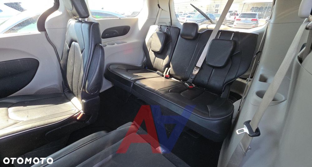 Chrysler Pacifica - 18
