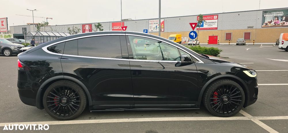 Tesla Model X - 3