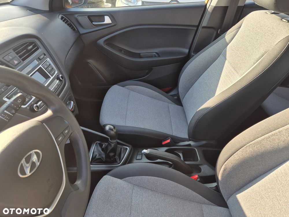 Hyundai i20 blue 1.2 Classic - 11