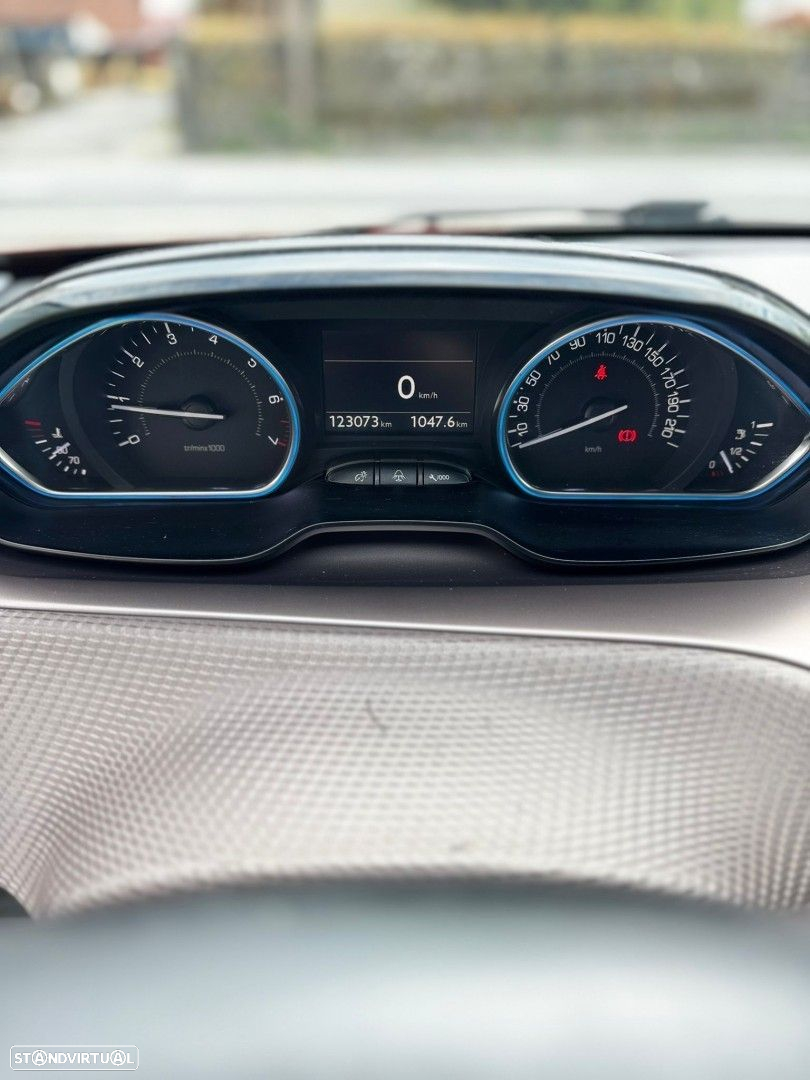 Peugeot 2008 1.2 PureTech Allure - 15