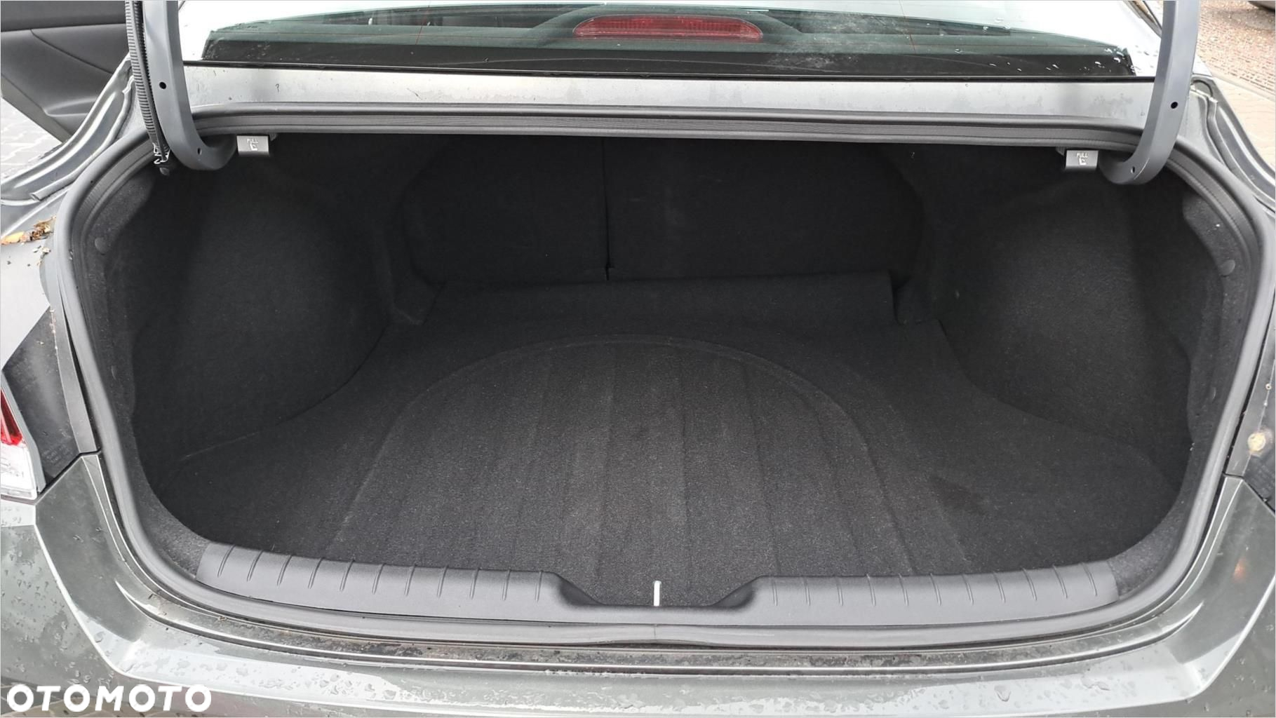 Hyundai Elantra - 17