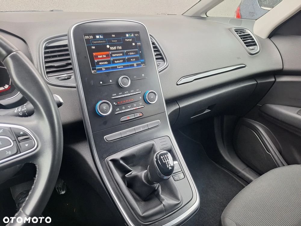 Renault Grand Scenic - 17