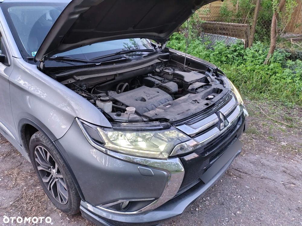 Mitsubishi Outlander - 2