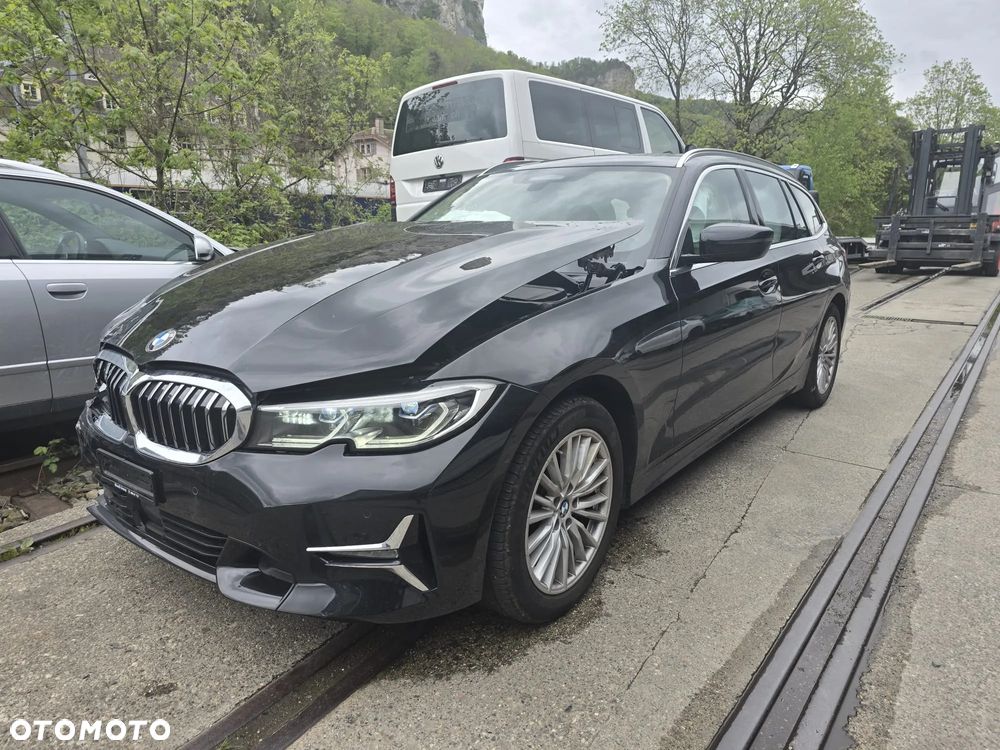 BMW Seria 3 330d Touring xDrive Luxury Line - 2