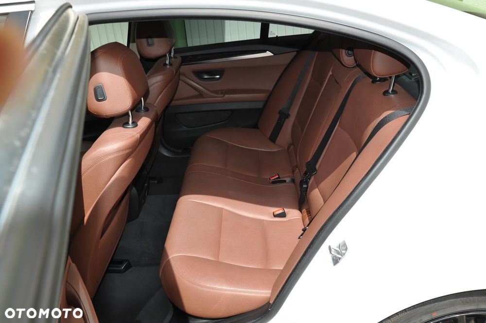 BMW Seria 5 535i xDrive - 27