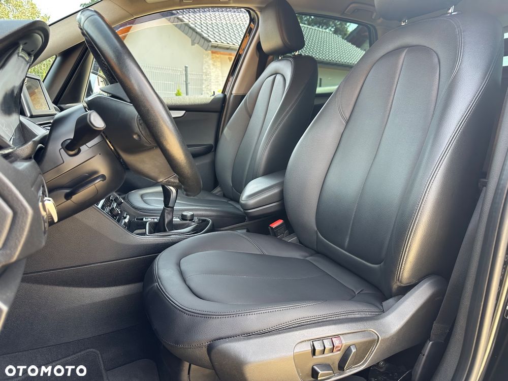 BMW Seria 2 218d - 13