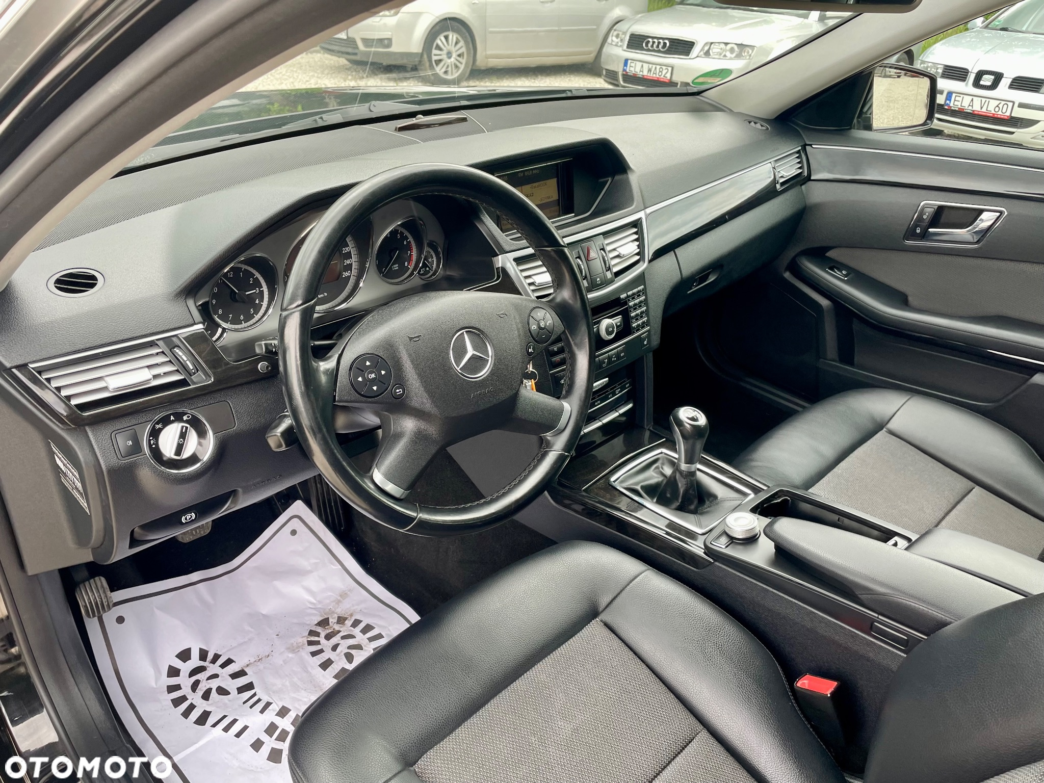 Mercedes-Benz Klasa E 200 CGI BlueEffICIENCY Avantgarde - 34