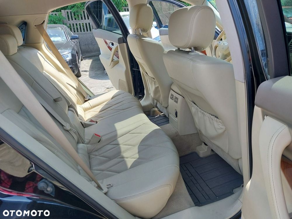 Infiniti FX - 16