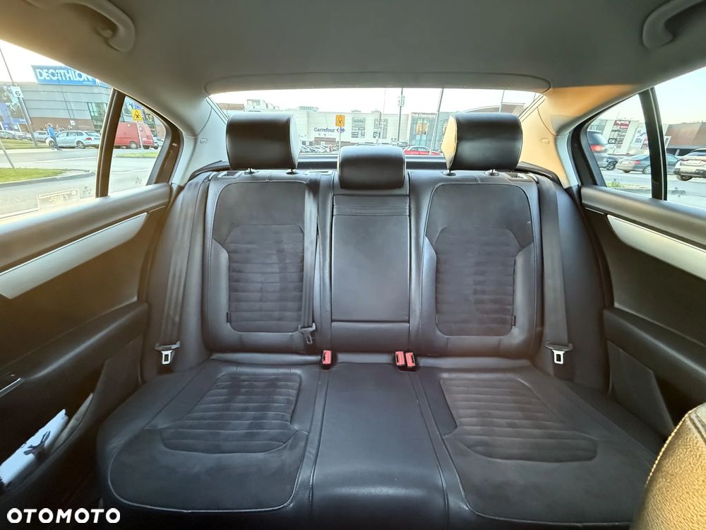 Volkswagen Passat 2.0 TDI Highline R-Style DSG - 18