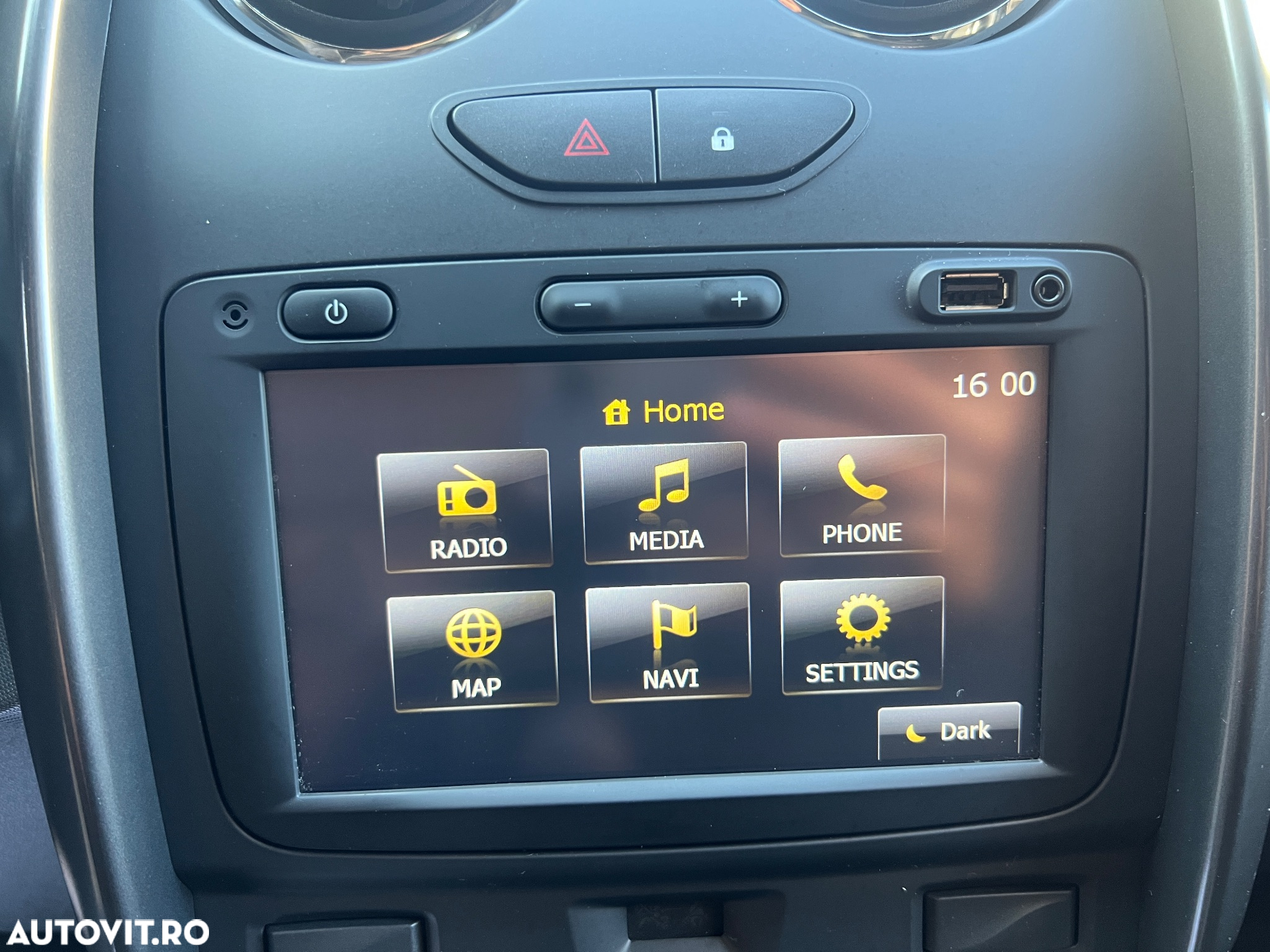 Dacia Duster dCi 110 FAP 4x2 Blackshadow - 11