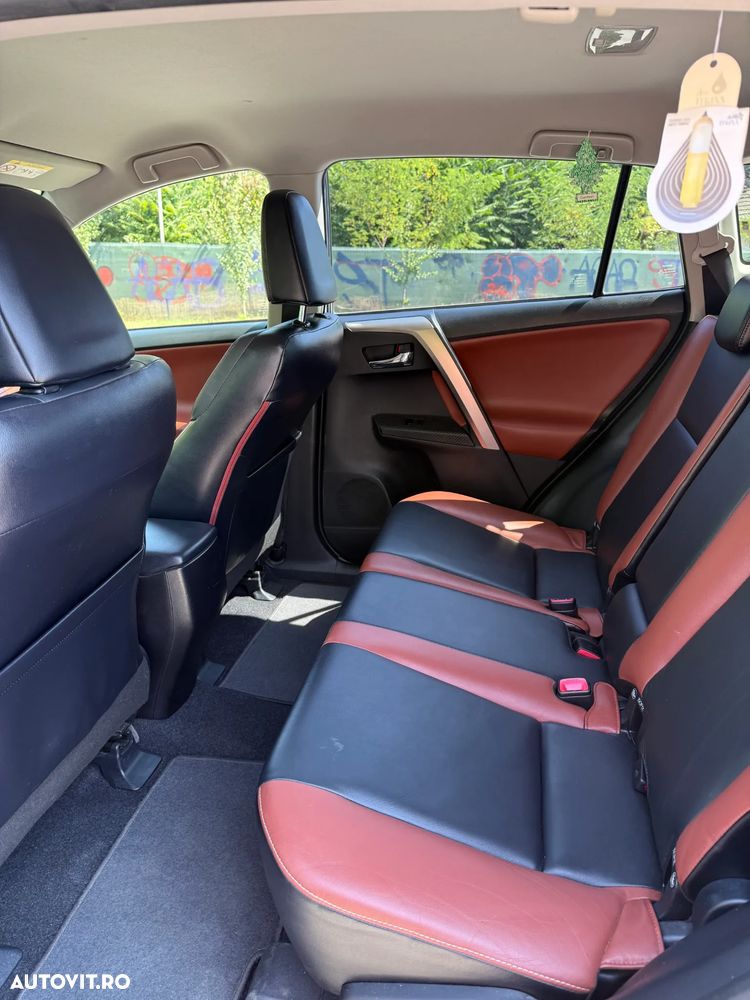 Toyota RAV4 2.2 D-4D 4WD Luxury - 16