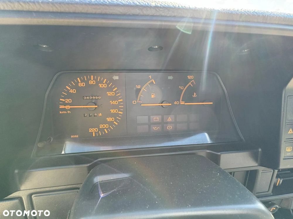 Mazda 323 1.3 LX - 11