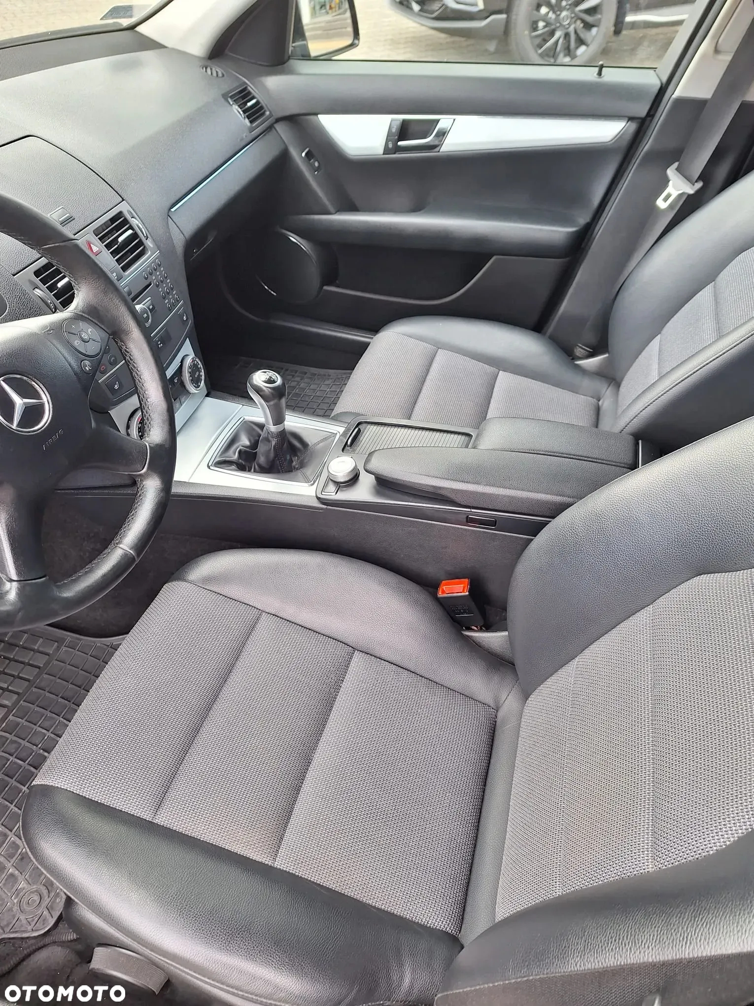 Mercedes-Benz Klasa C 180 K BlueEff Avantgarde - 8