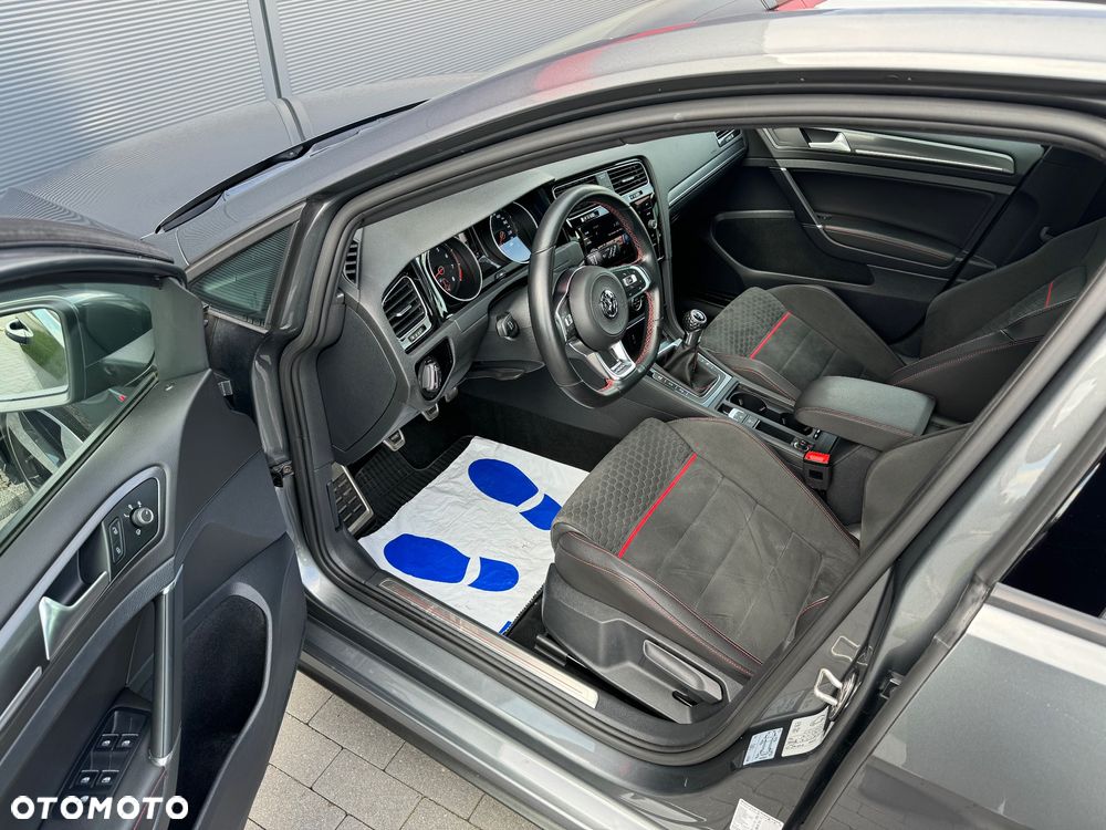 Volkswagen Golf - 5