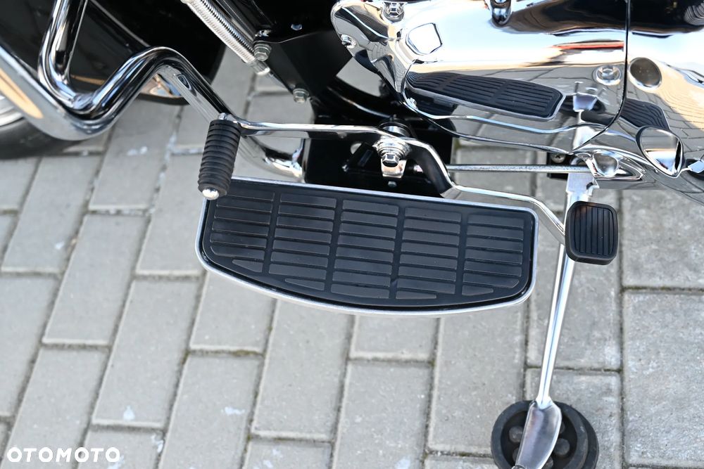 Suzuki Intruder - 17