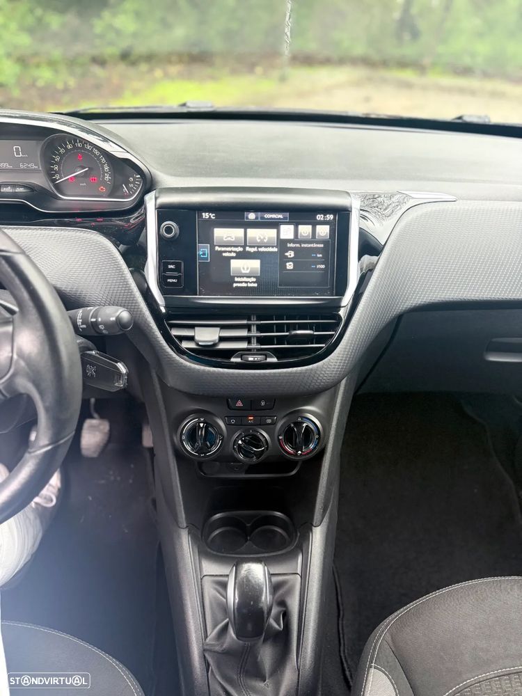 Peugeot 208 1.2 PureTech Style - 20